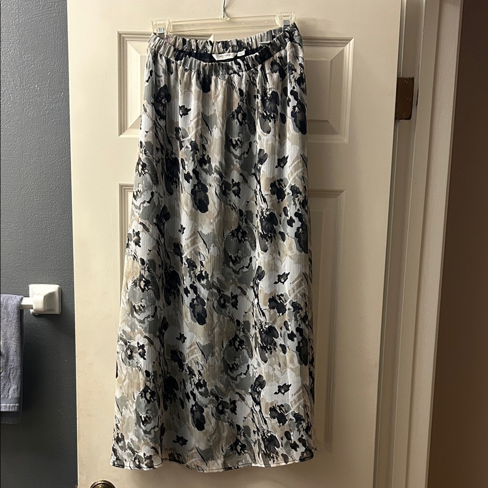 Liz Claiborne Black and Gray Floral Maxi Skirt